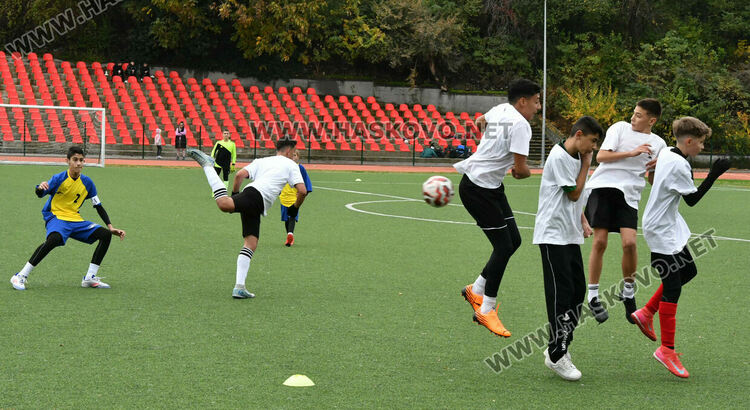 Ударно начало на ученическите игри по футбол