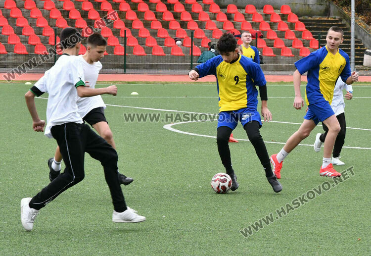 Ударно начало на ученическите игри по футбол