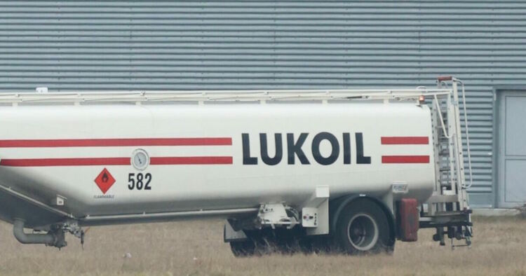 "Лукойл" обяви намерение да продаде международните си активи