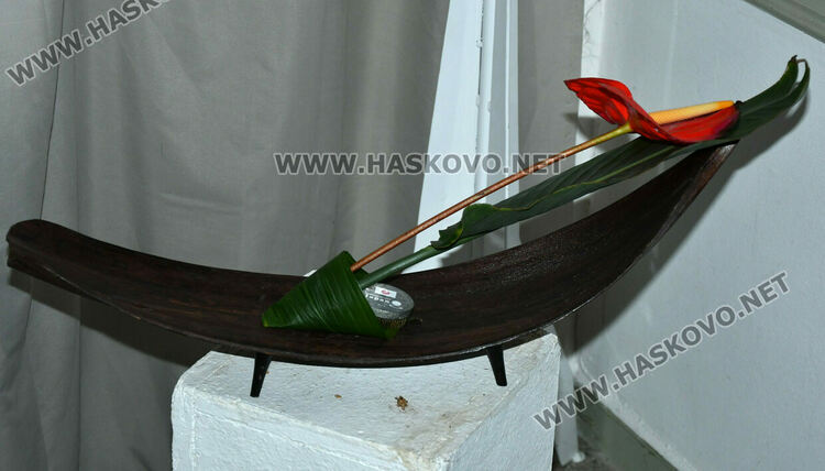 Уникално сватбено кимоно на 101 години е изложено в галерия „Атанас Шаренков“ в Хасково