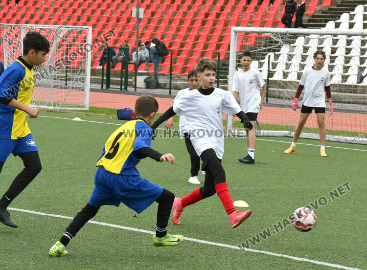 Ударно начало на ученическите игри по футбол