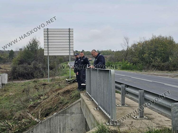Полицай и двама пожарникари са сред първите, спасявали 14-те пътници от катастрофиралия автобус