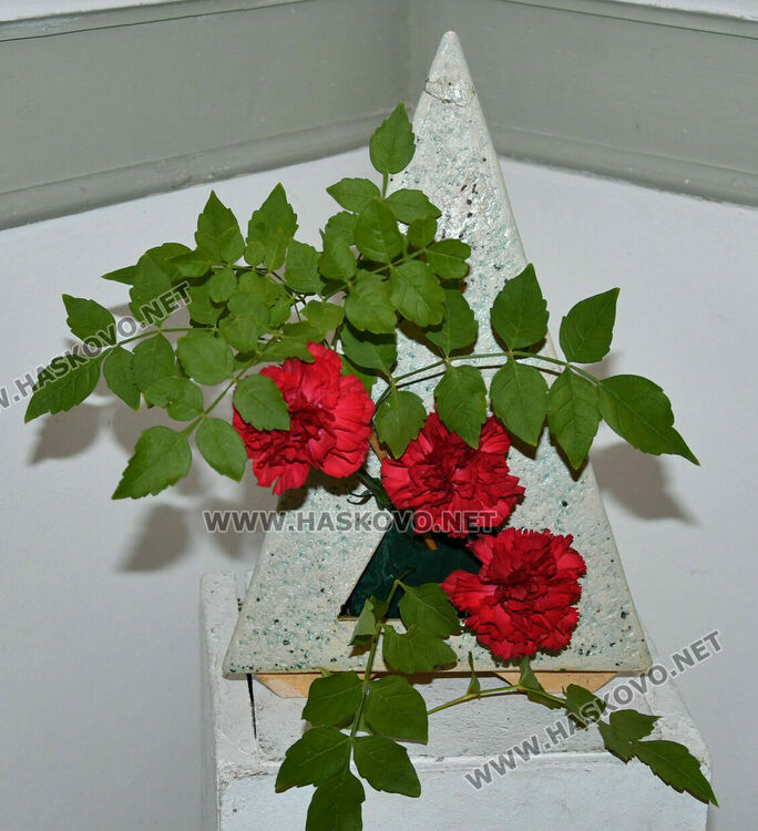 Уникално сватбено кимоно на 101 години е изложено в галерия „Атанас Шаренков“ в Хасково