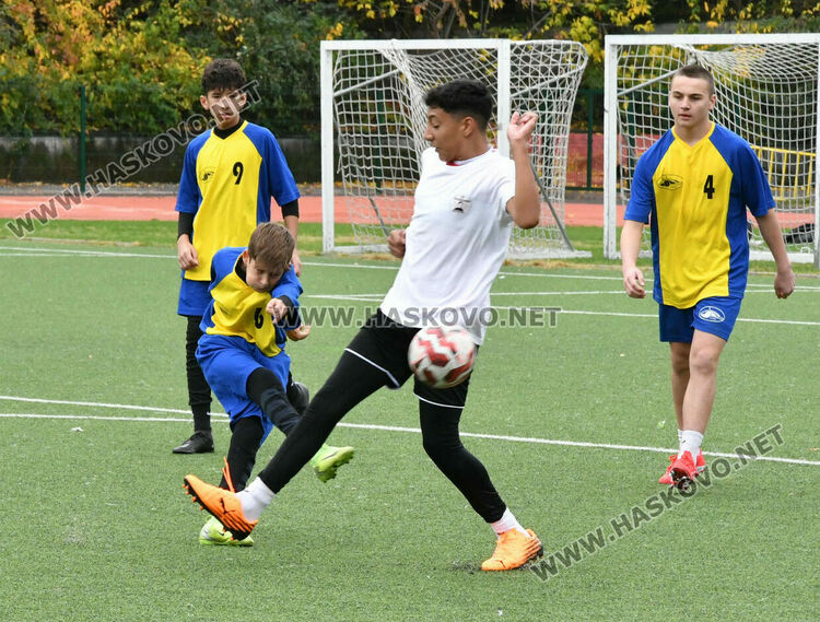 Ударно начало на ученическите игри по футбол