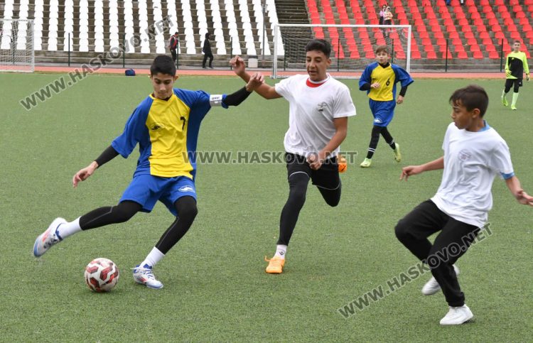 Ударно начало на ученическите игри по футбол