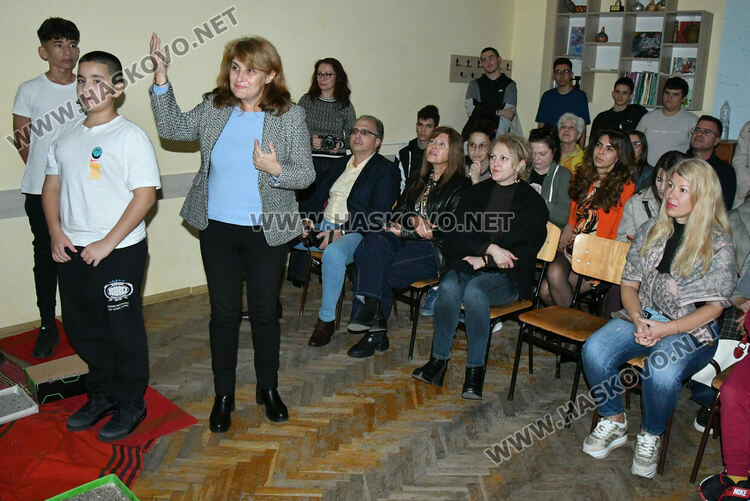 Ученици от ПМГ пресъздадоха борбата за светско образование в открит урок по родолюбие 