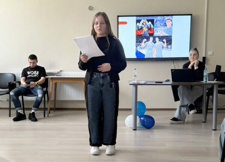 Ученици от ФСГ-Хасково с открит урок „Будителите на България – в миналото и днес“