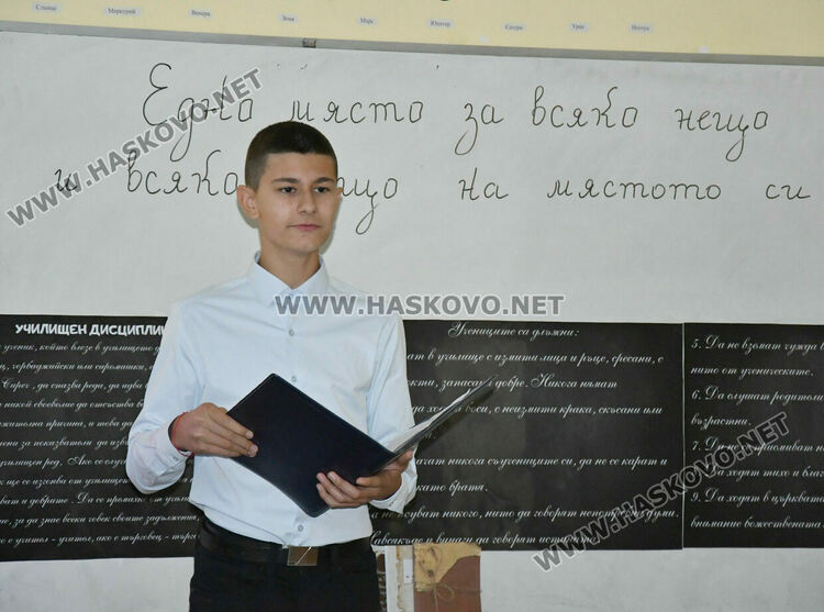 Ученици от ПМГ пресъздадоха борбата за светско образование в открит урок по родолюбие 