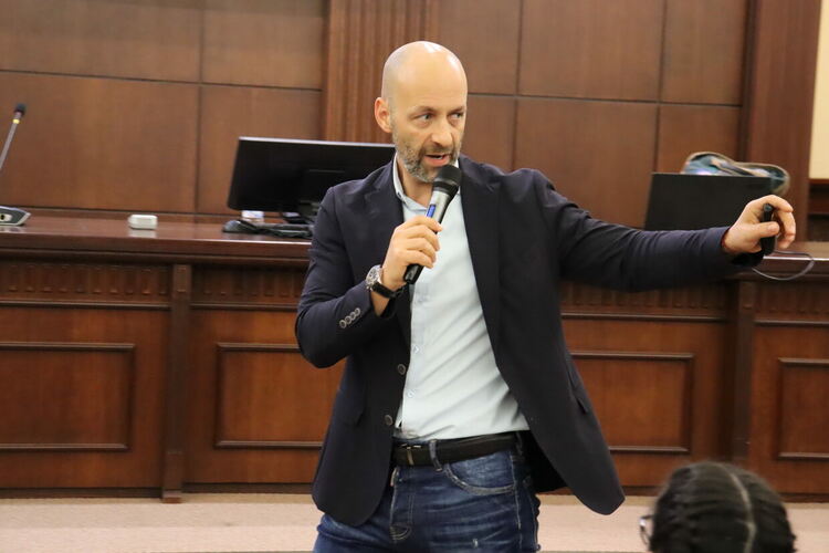 Проф. д-р Савов: Изкуственият интелект се използва в пъти по-добре от престъпните организации