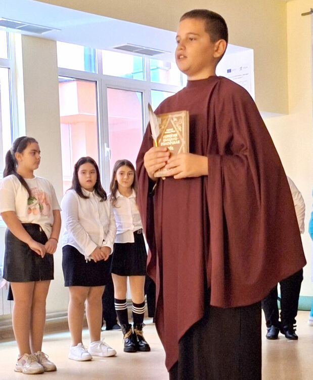 Ученици и деца от Хасково отбелязаха Деня на народните будители по неповторим начин