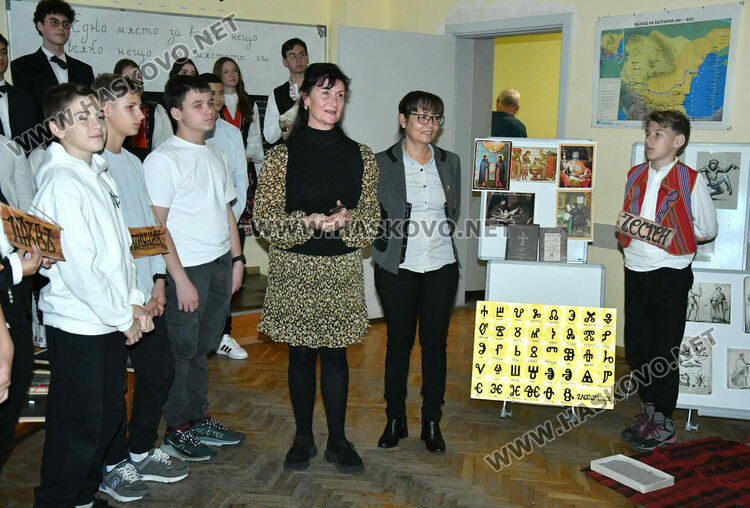 Ученици от ПМГ пресъздадоха борбата за светско образование в открит урок по родолюбие 