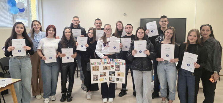 Ученици от ФСГ-Хасково с открит урок „Будителите на България – в миналото и днес“