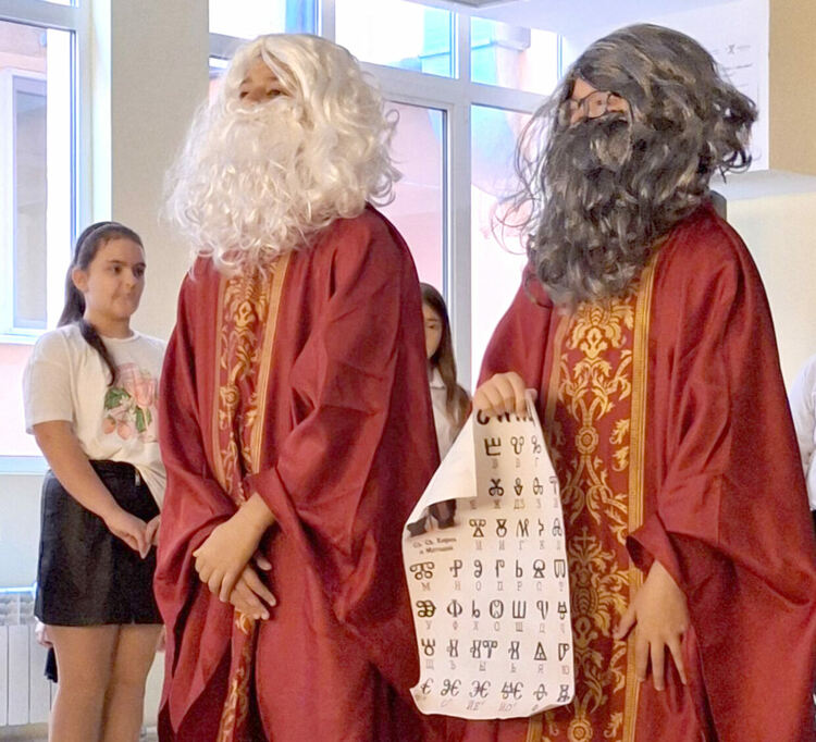 Ученици и деца от Хасково отбелязаха Деня на народните будители по неповторим начин