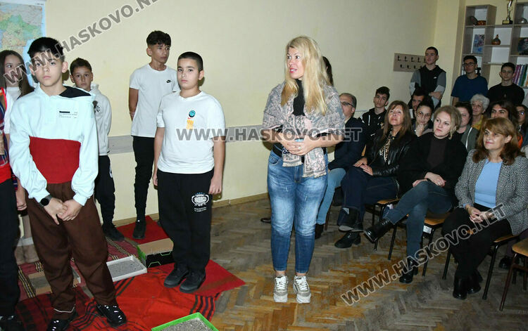 Ученици от ПМГ пресъздадоха борбата за светско образование в открит урок по родолюбие 