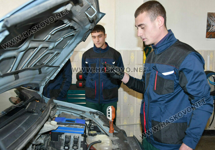 ПГТАТ „Н. Й. Вапцаров“ – Хасково: Иновативни практики, европейски опит и STEM бъдеще