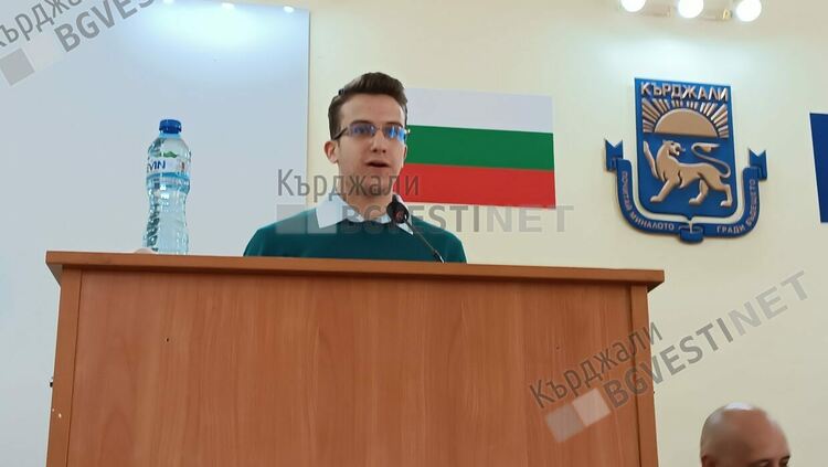 Ерол Мюмюн награди успешният кърджалиец Атанас Митрев,прославил Кърджали в страната и чужбина