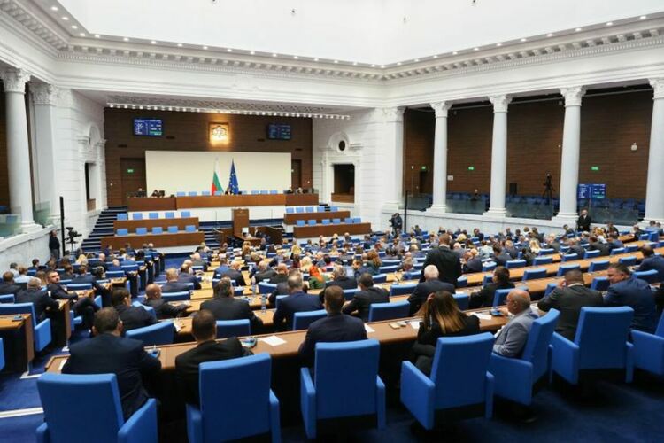 Парламентът отхвърли ветото на президента за назначение на шефове в спецслужбите