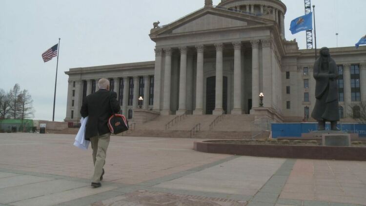 Гледаме документалния филм „Лекарят от малкото градче“ в HBO Max