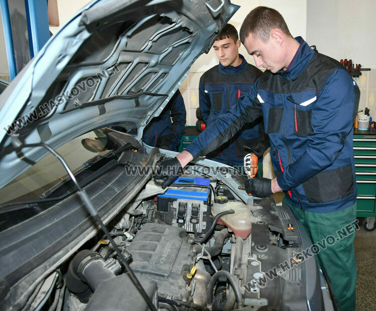ПГТАТ „Н. Й. Вапцаров“ – Хасково: Иновативни практики, европейски опит и STEM бъдеще
