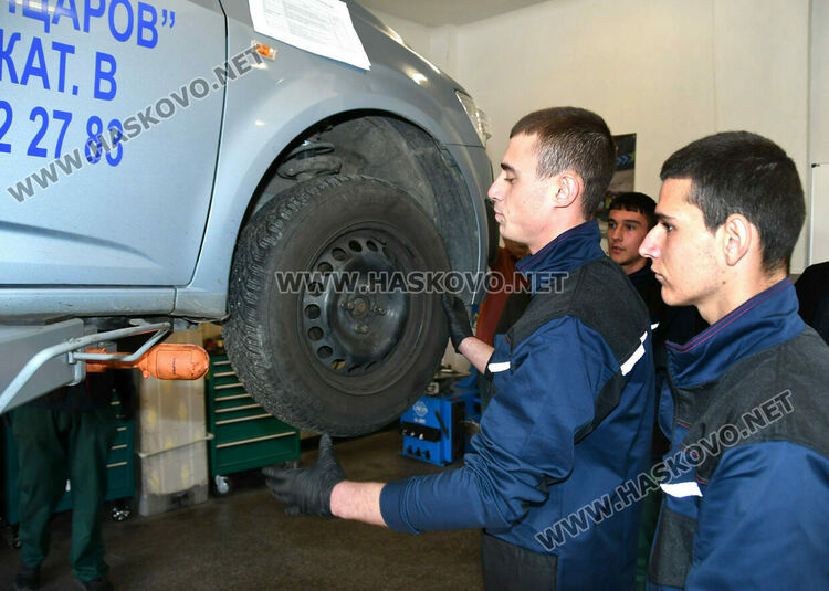 ПГТАТ „Н. Й. Вапцаров“ – Хасково: Иновативни практики, европейски опит и STEM бъдеще