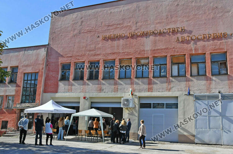 ПГТАТ „Н. Й. Вапцаров“ – Хасково: Иновативни практики, европейски опит и STEM бъдеще