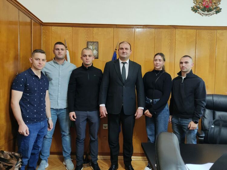 Старши комисар Димитър Кангалджиев посрещна петима млади служители в ОДМВР-Кърджали