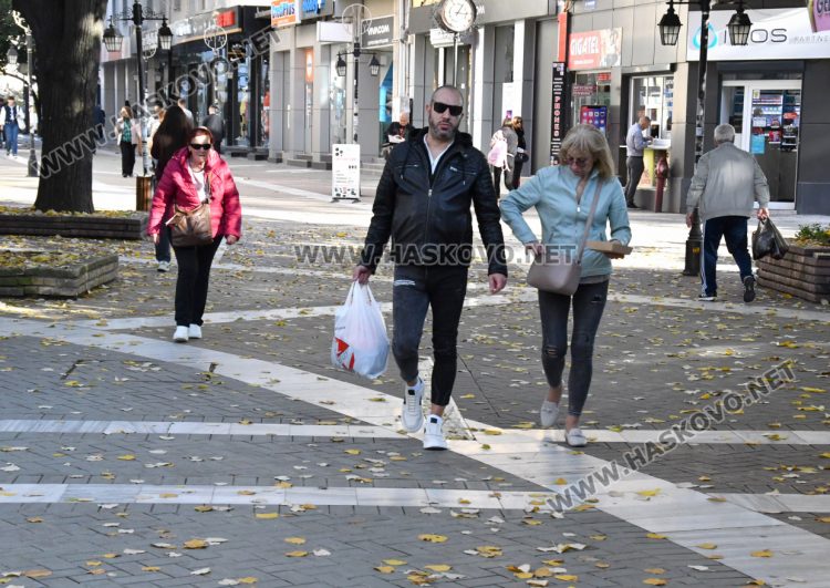 Предимно слънчево и топло в петък