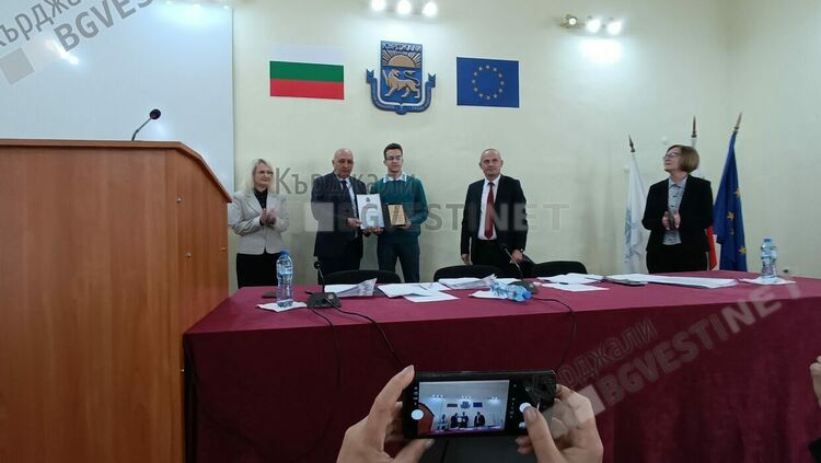   Ерол Мюмюн награди успешният кърджалиец Атанас Митрев,прославил Кърджали в страната и чужбина