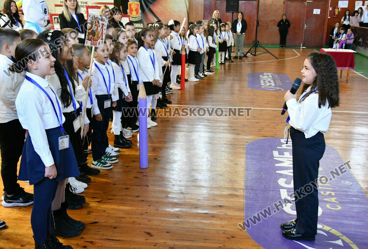 Ученици на ОУ „Христо Смирненски“ положиха клетва, честваха патронен празник и Деня на народните будители