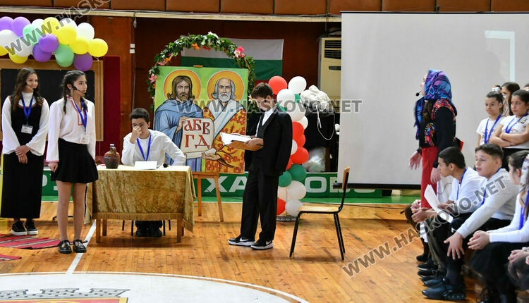 Ученици на ОУ „Христо Смирненски“ положиха клетва, честваха патронен празник и Деня на народните будители