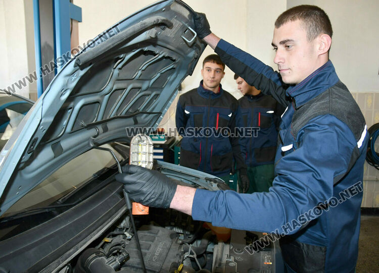 ПГТАТ „Н. Й. Вапцаров“ – Хасково: Иновативни практики, европейски опит и STEM бъдеще