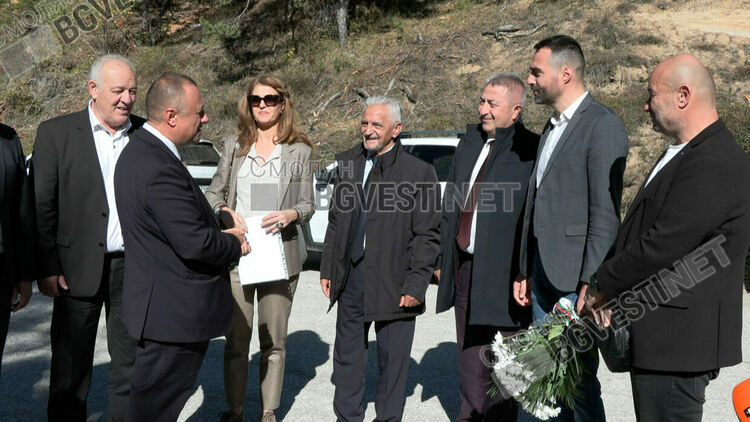 Министър Иван Иванов: "Правителството  изъпълняваме поетите ангажименти за ремонт на пътища в тези труднодостъпни райони "