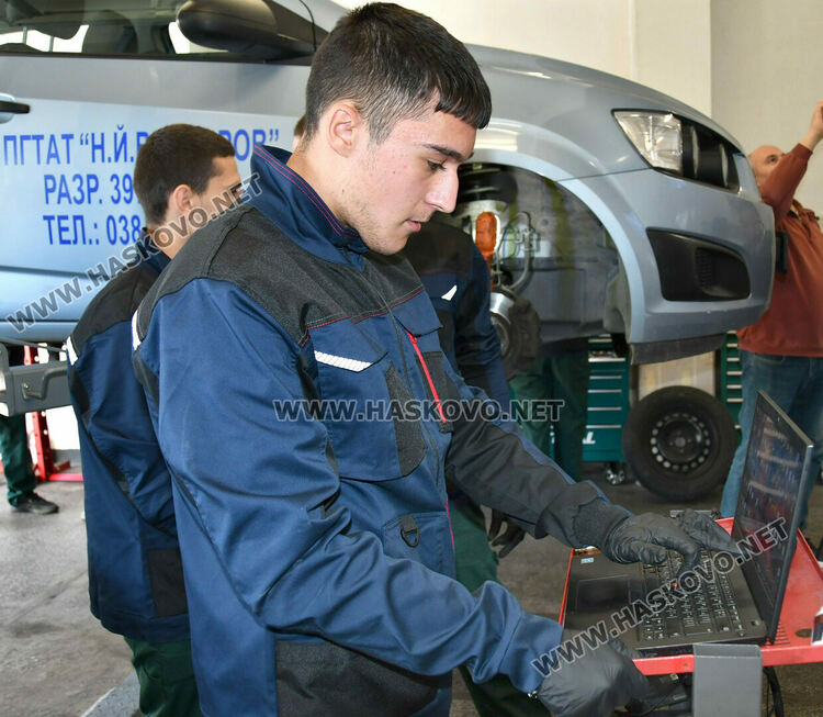 ПГТАТ „Н. Й. Вапцаров“ – Хасково: Иновативни практики, европейски опит и STEM бъдеще