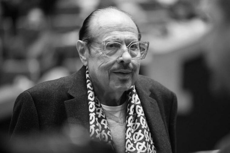 Почина Агент Тенев