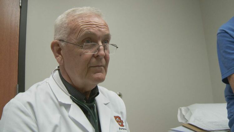 Гледаме документалния филм „Лекарят от малкото градче“ в HBO Max