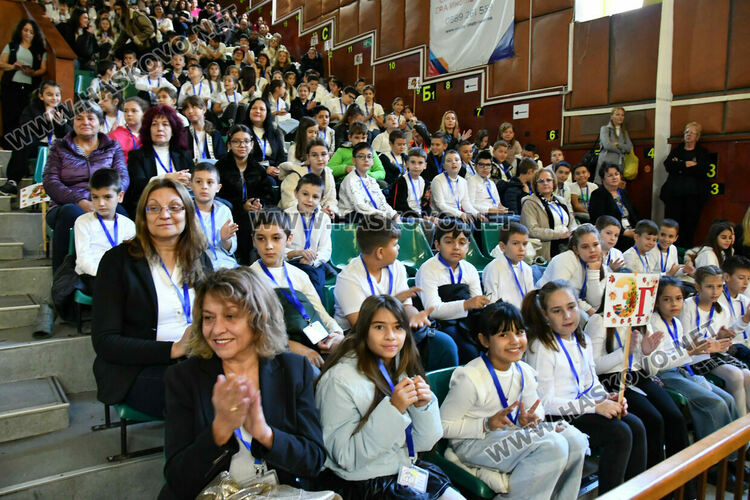 Ученици на ОУ „Христо Смирненски“ положиха клетва, честваха патронен празник и Деня на народните будители