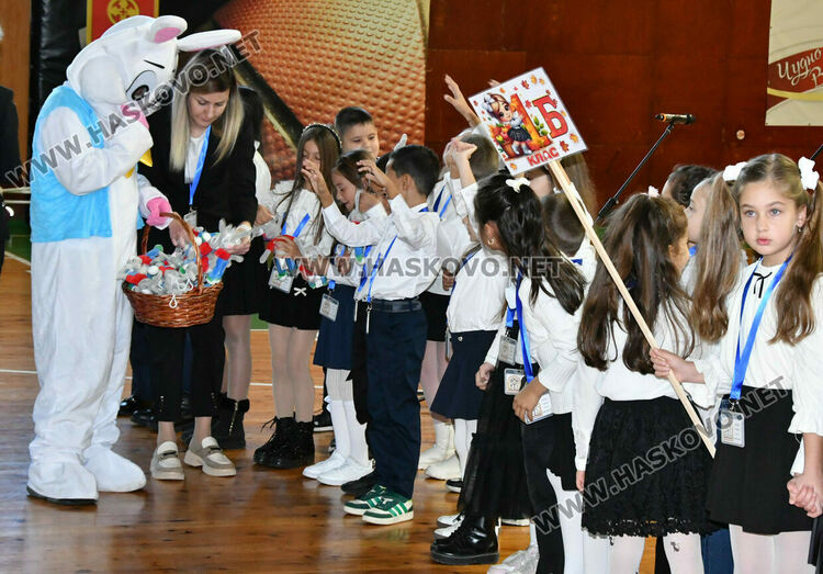 Ученици на ОУ „Христо Смирненски“ положиха клетва, честваха патронен празник и Деня на народните будители