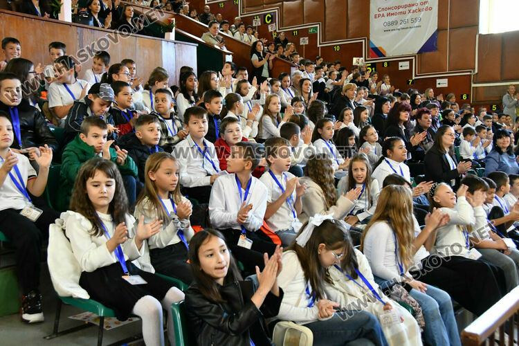 Ученици на ОУ „Христо Смирненски“ положиха клетва, честваха патронен празник и Деня на народните будители