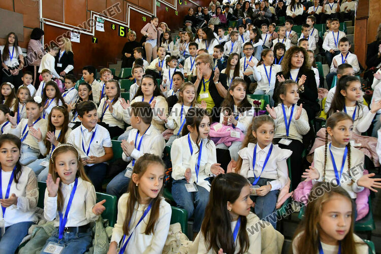 Ученици на ОУ „Христо Смирненски“ положиха клетва, честваха патронен празник и Деня на народните будители