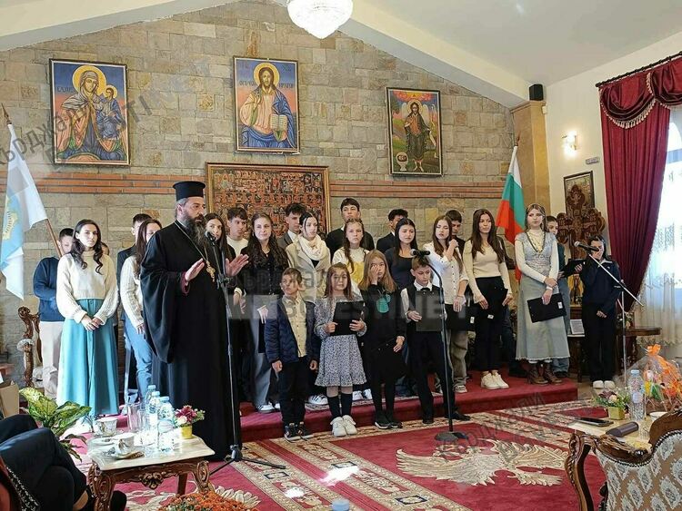 Директорите на училища от Кърджали гостуваха в манастира "Св.Йоан Предтеча"за Деня на народните будители