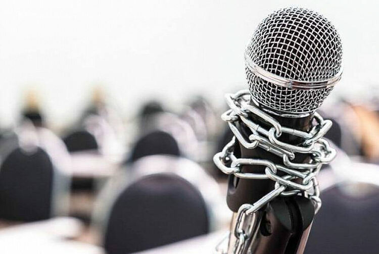 Доклад с червен картон: Свободата на медиите в България се срутва