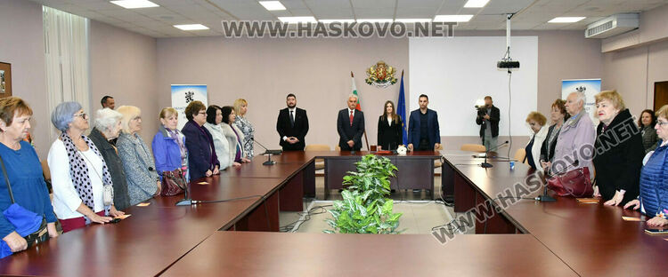 Тракийци срещнаха учители, писатели и поети в навечерието на Деня на будителите