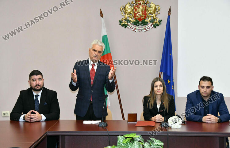 Тракийци срещнаха учители, писатели и поети в навечерието на Деня на будителите