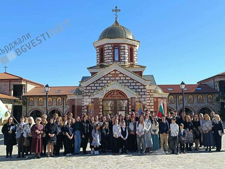 Директорите на училища от Кърджали гостуваха в манастира "Св.Йоан Предтеча"за Деня на народните будители