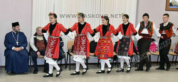 Тракийци срещнаха учители, писатели и поети в навечерието на Деня на будителите