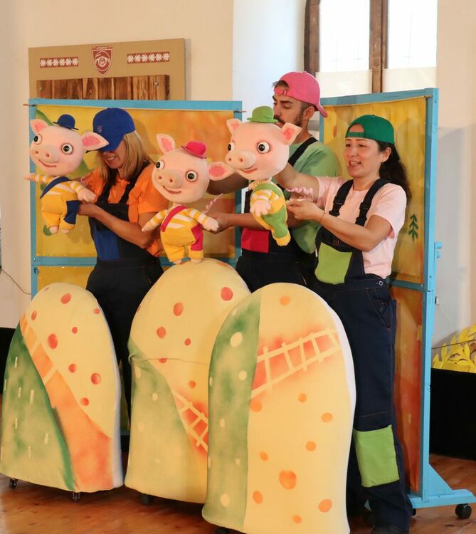 Община Ардино зарадва най-малките жители с театрална постановка по повод Деня на народните будители