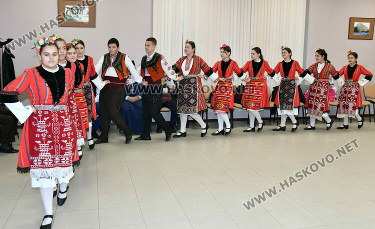 Тракийци срещнаха учители, писатели и поети в навечерието на Деня на будителите