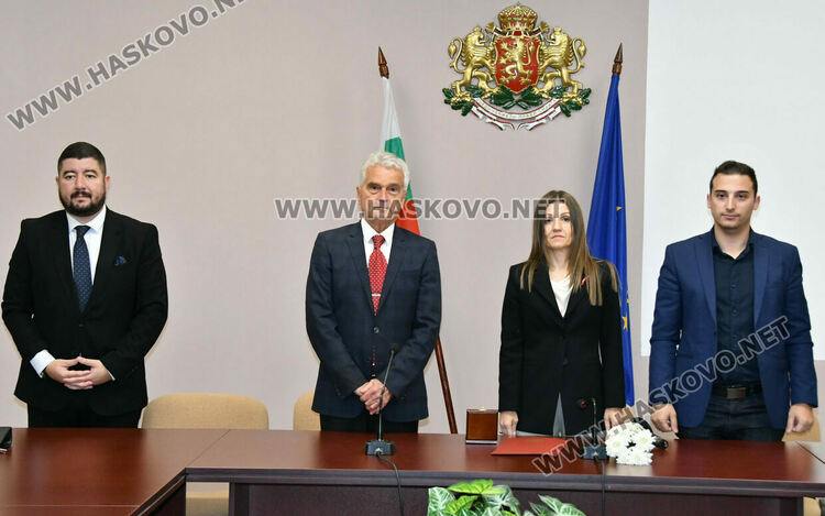 Тракийци срещнаха учители, писатели и поети в навечерието на Деня на будителите