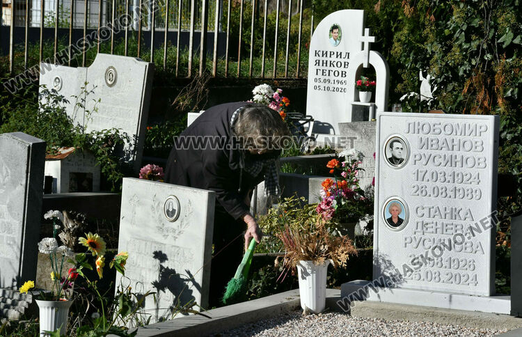 Архангелова задушница е! Почитаме паметта на мъртвите си близки