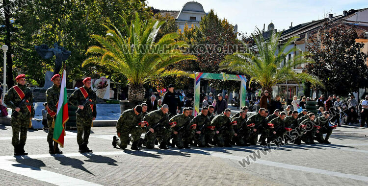 Заупокойна молитва за загиналите воини отслужиха пред паметника на Незнайния воин